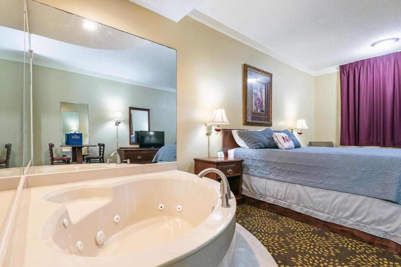 Plantation Oaks Hotell Millington Eksteriør bilde